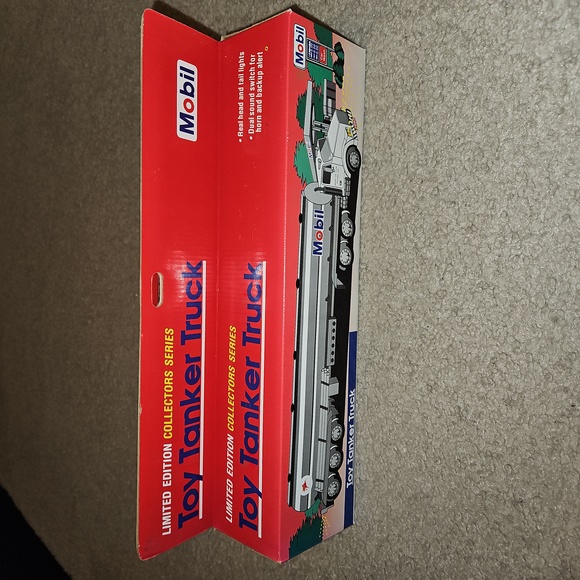 Mobil 1993 Toy Tanker Truck - Picture 1 of 5